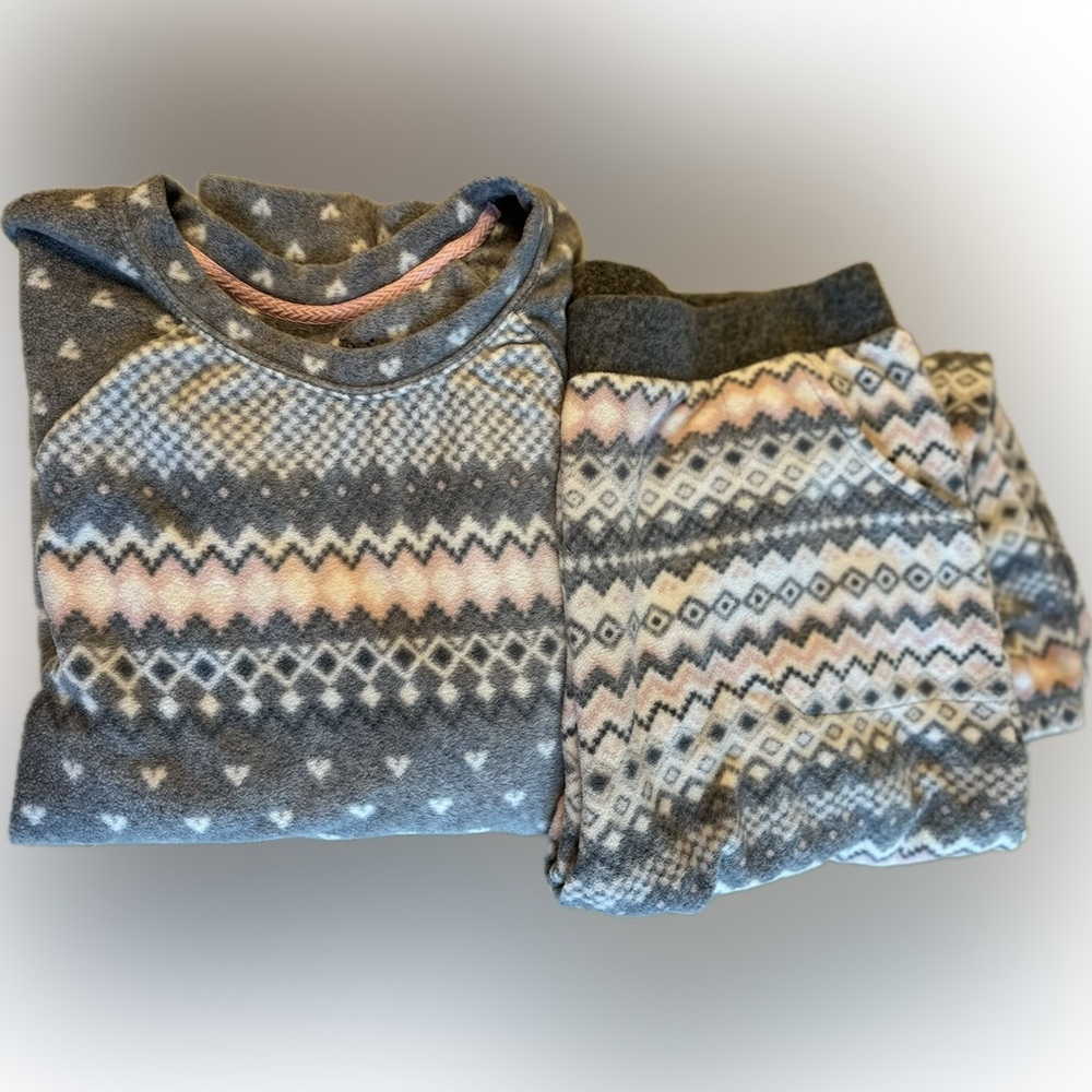 Cozy Gray and Pink Patterned Cuddl Duds pajama set - size L.